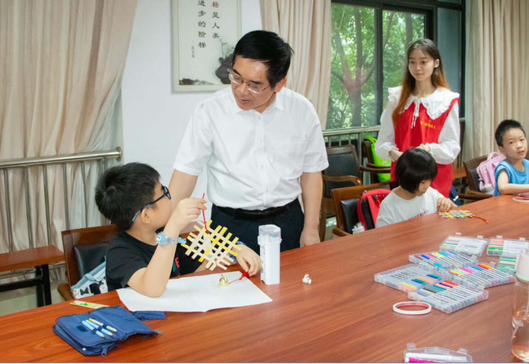 福建省林业局领导看望局机关“暑托班”
