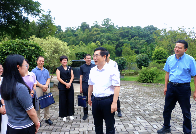 福建省林业局领导到党建联系点福州植物园调研